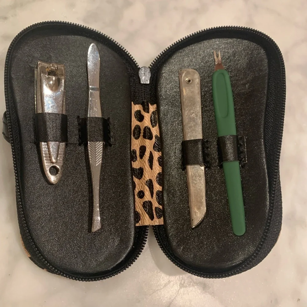 Manicure Set with Stainless Steel Clippers, file, tweezer, and pick - Picture 3 of 6